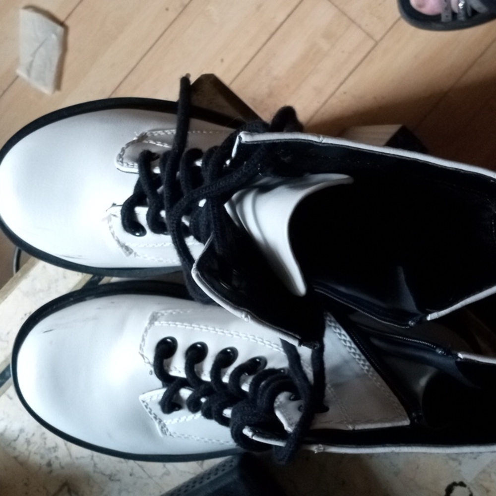 Soda  white boots 6